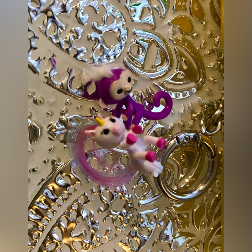 2019 FINGERLINGS Mini Tiny Pop Open Keychain Playset Tiny Figures Sloth Unicorn - Picture 12 of 15